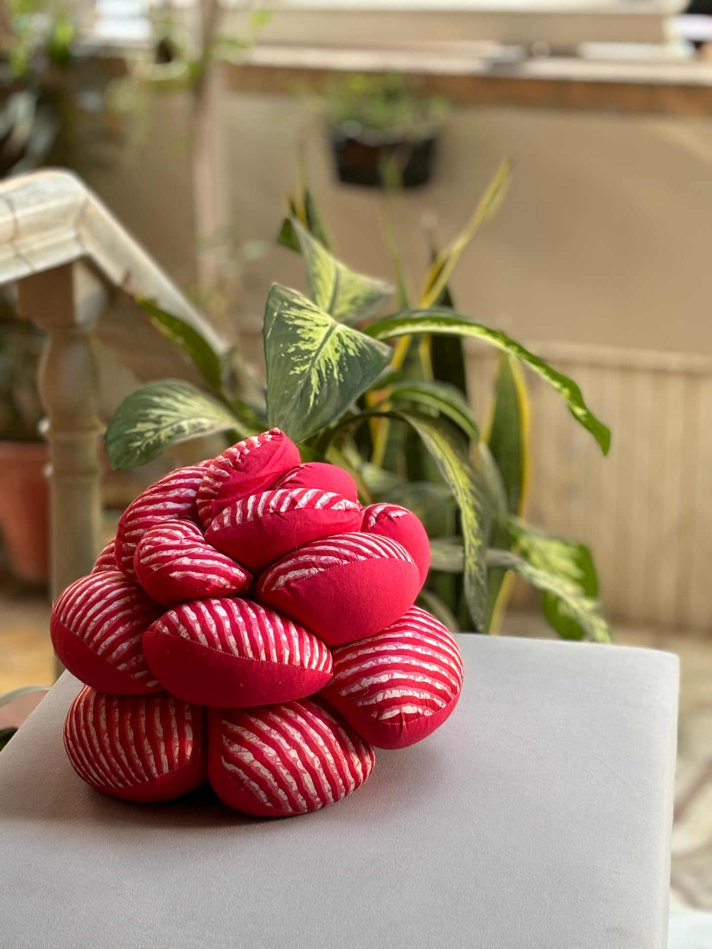 LEHERIYA FLOWER CUSHIONS-RED